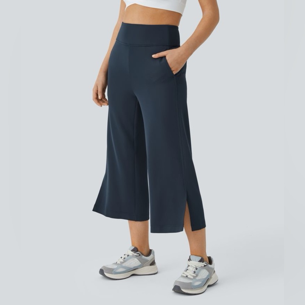 Halara High-waisted Pocket Wide Leg capri yoga pants